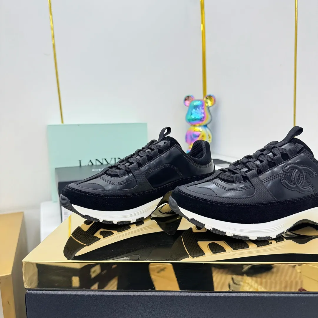 👟👟Ex-factory price 600👟👟High quality! ! ! CHANEL Chanel 25A latest thick-soled casual sports shoes. The counter is synchronized. The counter is very popular. It is a shoe that is very difficult to buy. The most popular thick-soled casual shoes on the Internet. As you can imagine, the most popular thick-soled casual shoes can not be missed. It has both good looks and comfort. Simple and versatile. The thick sole increases the height and is super versatile. Whoever wears it will look better. Upper: cowhide stitching. Lining: breathable mesh. Outsole: TPU original outsole. Size: 35-41 👉